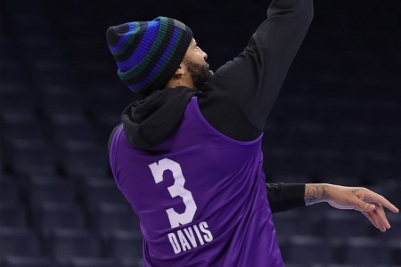 浓眉：很高兴截止日终于过去了 我们拥有我们需要的球员