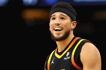 布克谈太阳生涯得分来到队史第二：我难以用语言表达