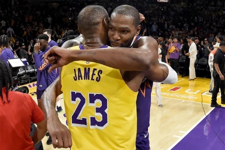 惺惺相惜！杜兰特：本只想在NBA打10年&但我感觉很棒 我和詹库能打到40多岁