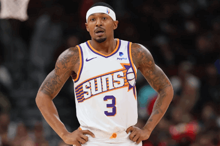 周五NBA伤停：詹姆斯状态升级为出战成疑，比尔出战成疑