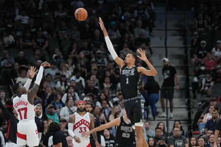 文班火锅店！文班本月送出38次盖帽， 比活塞快船等7队都多