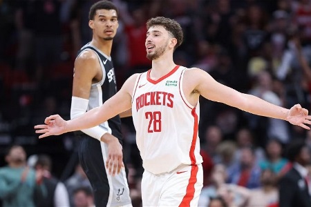 本场碾压！申京：对位文班是有些动力 马刺让我俩一对一 我做了我该做的