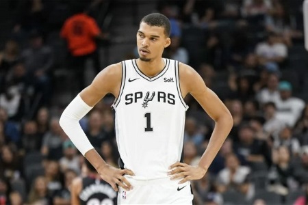 周四NBA伤停：篮网三大主力缺阵，文班亚马&唐斯都缺席