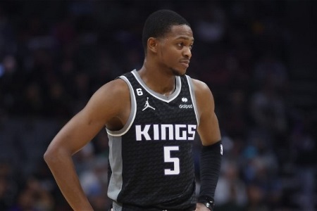 打铁！福克斯：我错失了很多平时能进的球 火箭抓住了我们所有的错误