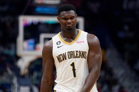 锡安：最后三分钟我们的进攻停滞了，我应该更多的要球的