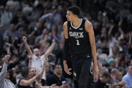 文班谈NBA激烈竞争：希望能更多参与其中 我走在正确的道路上