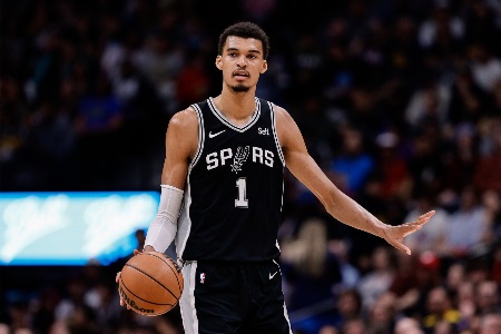 文班：知道我有传球能力 若无法让队友变好那我不是一个全面球员