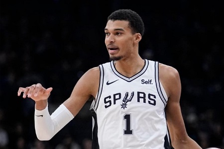 文班缺战！波波：他想上场，但我们得像对待邓肯那样&着眼于长远