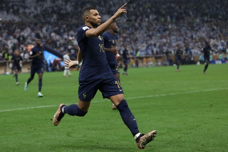 卡马文加：皇马是姆巴佩合乎逻辑的下一站，这是他需要的俱乐部