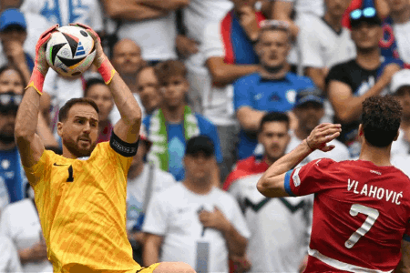 半场-斯洛文尼亚暂0-0塞尔维亚 塞斯科&米特洛维奇均失良机