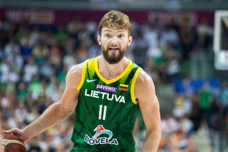 立陶宛男篮奥运资格赛12人名单出炉：小萨领衔 莫泰在列