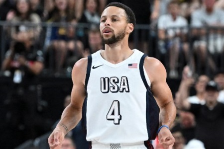 库里：祝小卡身体健康，我们失去一位有史以来最出色的球员