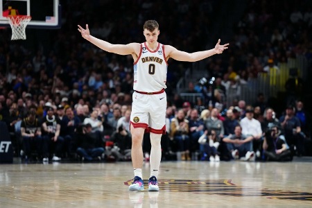 布劳恩出任首发得分后卫？马龙：球员需要竞争上岗