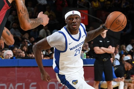 勇士官方：球队正式与后卫戴克万-普劳登签下一份双向合同