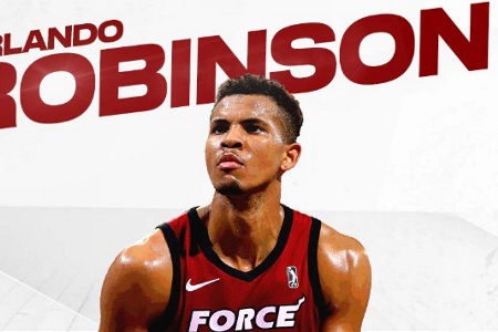 Woj：国王与中锋奥兰多-罗宾逊签下一份一年期合同