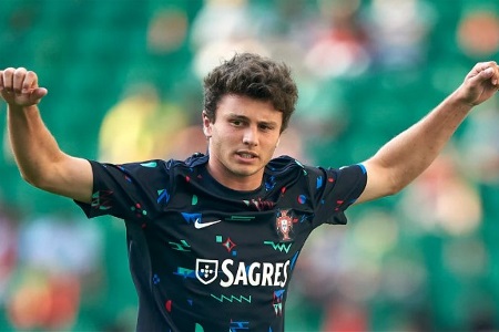 罗马诺：内维斯今天接受巴黎体检，转会费总价7000万欧