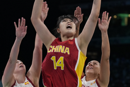 杨毅：中国女篮已过巅峰 外线老迈伤病众多 最后的遮羞布也没了
