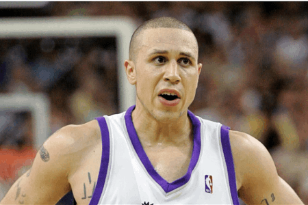 毕比：02年国王本可夺冠&我们能赢篮网 到今天我都不看霍里绝杀