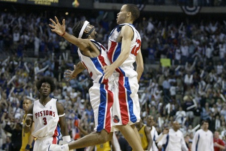 阿里纳斯：面对04活塞拿80分就能赢 但他们就是能防得你只拿70分