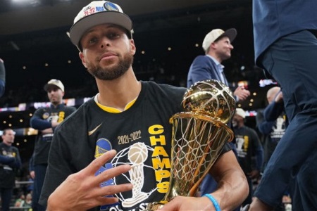 库里：人们认为勇士新赛季会在西部掉队，我喜欢他们这么说