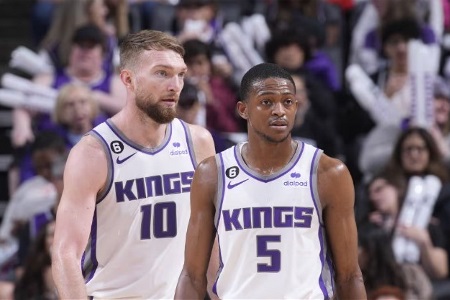 盖伊：国王正朝着正确的方向前进，他们需要围绕球星来进行调整