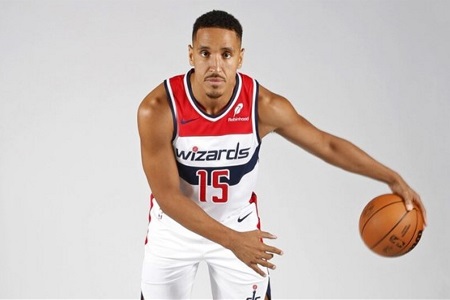 队记：布罗格登在训练营遭遇手部受伤，预计将缺阵一个月