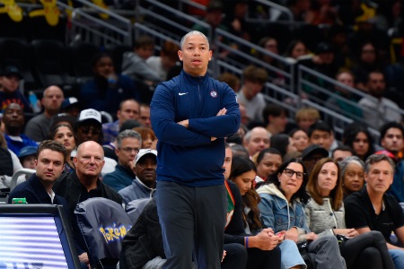 队记：卢今天再次强调揭幕战先发 哈登曼恩鲍威尔琼斯祖巴茨