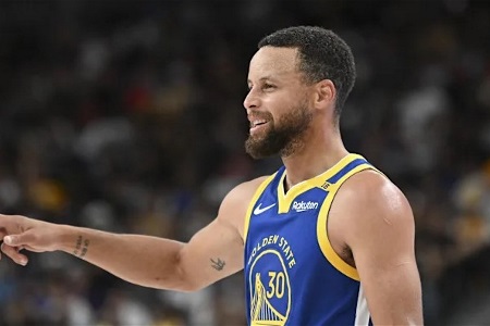 好的开始！库里本场出战25分4秒，上赛季第16场比赛才低于30分钟