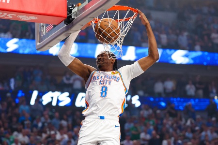 杰威：卡鲁索给球队带来了防守心态 我们专注于防守也带动了进攻