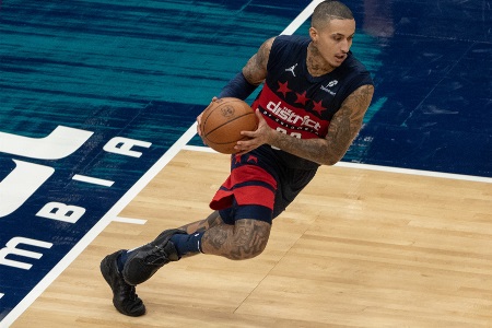 休赛期没练？库兹马开季两战合计32中9 三分没开9投0中