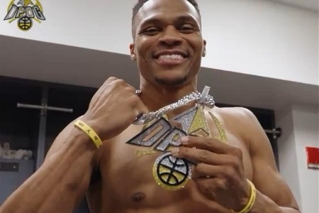 终于神一场！威少被球队评为本场比赛最佳防守球员