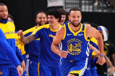 库里：我的脚踝感觉很好，现在是赛季初&要努力建立耐久度