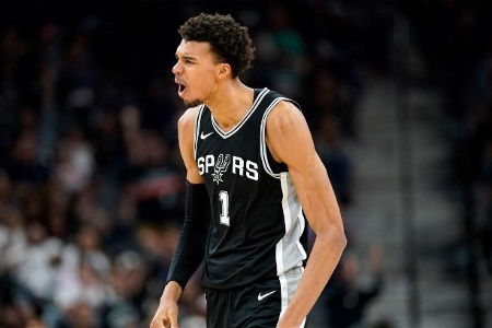 文班：很高兴加入50分俱乐部，与萨尔对位并没有额外的动力