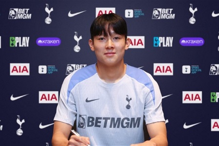 明年1月加盟热刺！18岁韩国小将梁民革：现在心情既期待又紧张