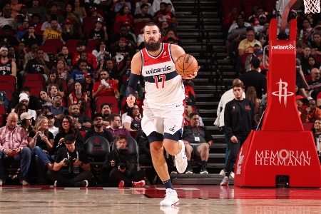 詹姆斯有帮手了？湖人目前已经与奇才就瓦兰讨论了多个交易框架