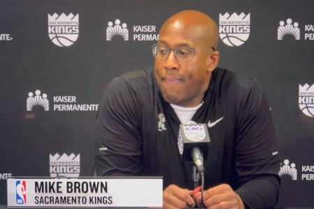 迈克-布朗昨日赛后公开批评福克斯！今天就被解雇