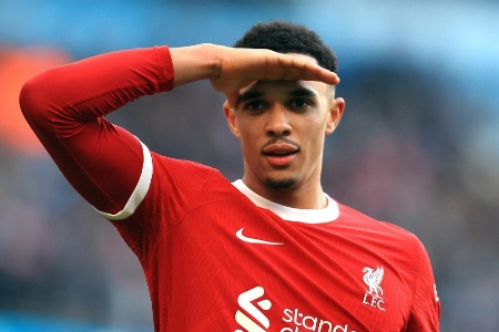 邮报：皇马将再次报价阿诺德，安切洛蒂推动1月就完成签约