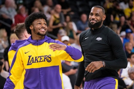 篮球推荐：周四312NBA-开拓者VS湖人