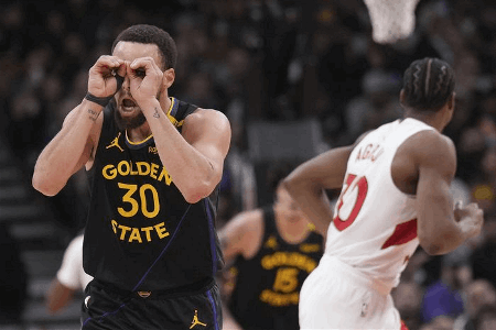 徐静雨：库有引力现在威力大减，勇士想要赢球应该放弃传切