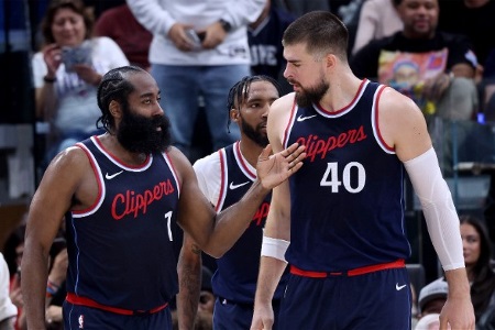 NBA周四伤停：巴特勒被球队禁赛两场，快船三大主力出战成疑