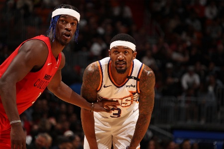 Shams：热火仍在与多支球队洽谈巴特勒交易