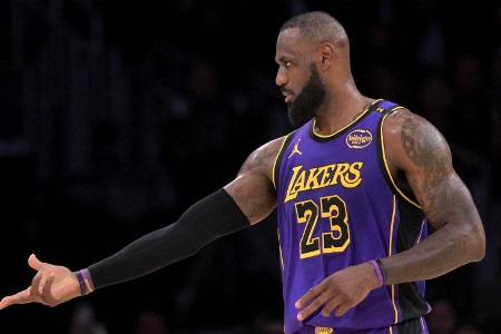 真老了！ESPN：詹姆斯加盟湖人后，最后5秒的关键球出手是29中1