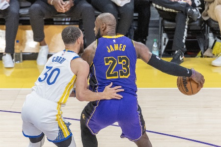 35岁后50+场数：库里3次超詹姆斯成历史第一