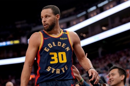 科尔：我们四天三战，不想让库里的登场时间超过35分钟