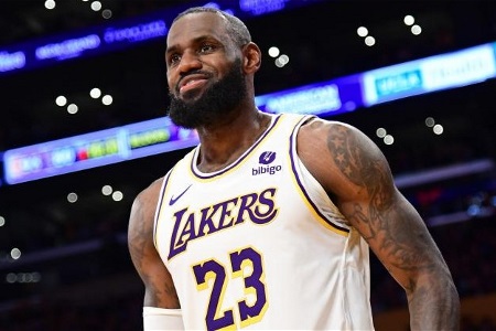 ESPN：詹姆斯将在赛前热身后决定今日是否出战