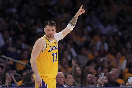 NBA情报：湖人锁定西部前6，火箭赛前多人出战存疑