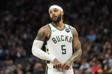 NBA季后赛情报：雄鹿射手上场大爆发，步行者重要得分手出战成疑