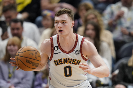 NBA季后赛情报：雷霆G1惨遭绝杀逆转，布劳恩连场创新高
