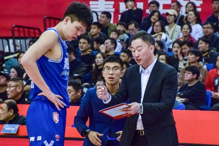 青岛主帅：杨瀚森属于NBA舞台！看好他的选秀前景