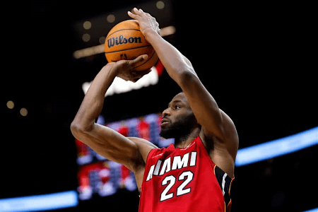 维金斯去湖人？NBA高管：莱利会帮詹姆斯？他还在生气呢